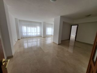 Affitto Appartamento in Casco Antiguo. Magnífico piso reformado en alquiler con plaza de garaje incluid