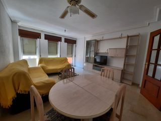 Rent Flat in Santa Marina. Piso para estudiantes amueblado de 4 dormitorios