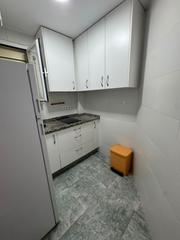 Miete Appartement  Avenida santa marina 33a. Apartamento en alquiler solo con cocina amueblada