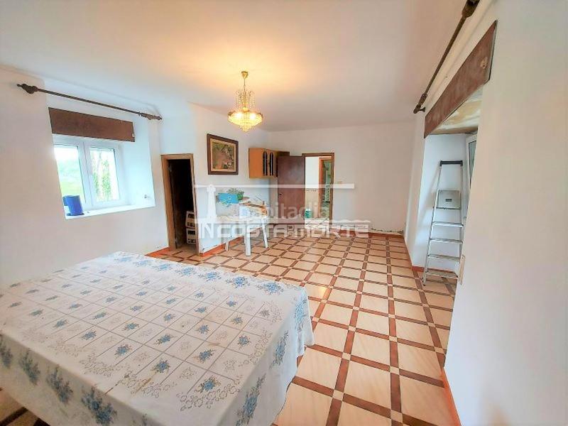 Foto 76f0796f-05a8-41b2-a0d8-5efe38448d80. Casa amb aparcament a Muxía