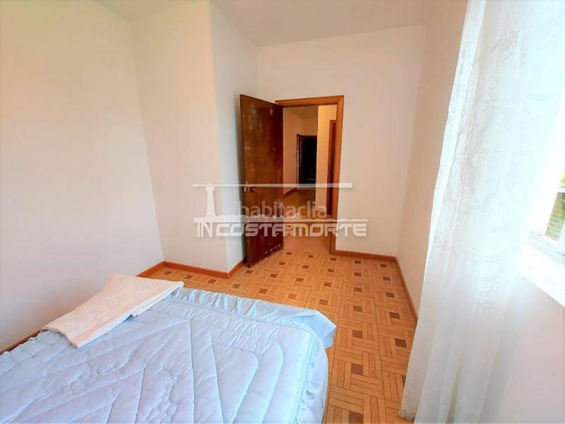 Foto a0a3af1d-641f-4673-9e58-58fa0180638f. Casa amb aparcament a Muxía