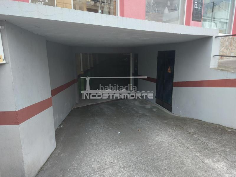 Foto 239f6a1b-6b94-4b1d-97a3-35cc7c964326. Parking voiture dans Cee