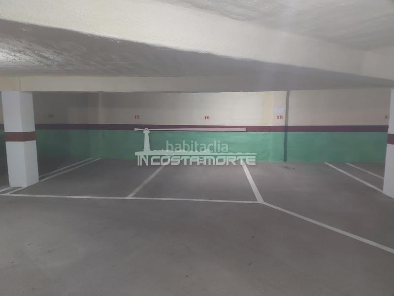 Foto 78bc385b-275c-4f38-8c63-8d8a4c92b7b4. Parking voiture dans Cee