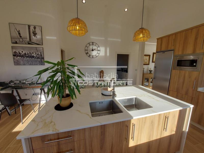 Foto 2999fea9-b768-41ca-a9be-e434571863a1. Xalet amb calefacció aparcament piscina a Carnota