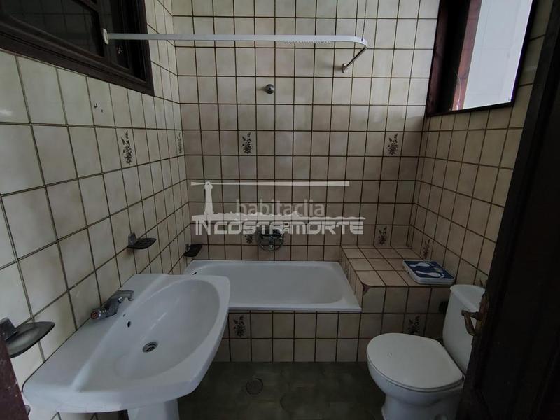 Foto 95756fc4-9302-4c4b-bb84-94fc1a45b3c7. Casa adosada en Cee