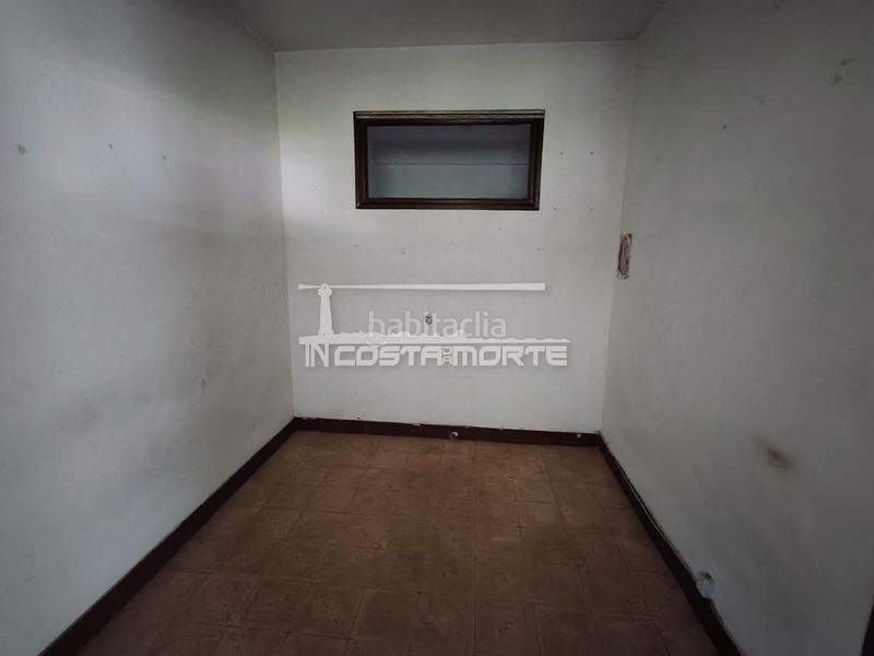Foto f0d2776e-bb15-4f09-8b66-dc7132844ab8. Casa adossada amb aparcament a Cee