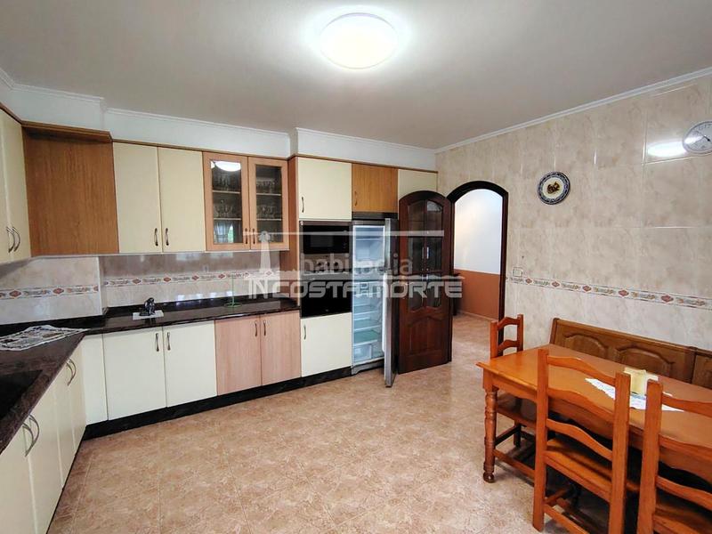 Foto c67c1a79-a76f-43a9-b0af-fbab79972f31. Haus mit heizung parking in Cee