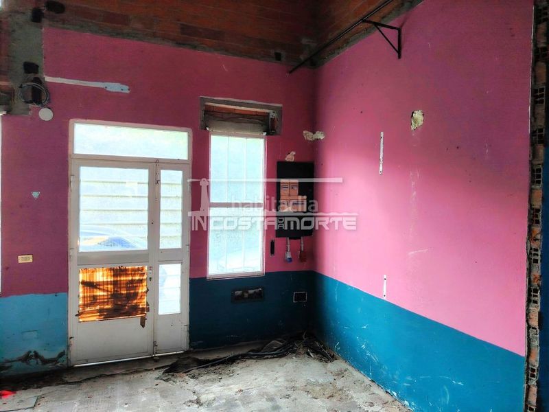 Foto 8f95ae04-b1ba-438c-aa59-77ef2781cd28. Lloguer local comercial a Cee