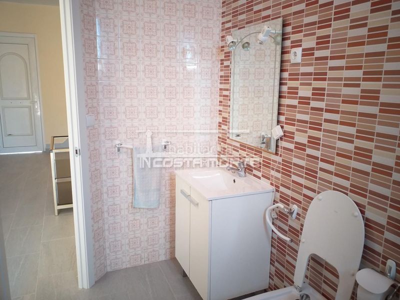 Foto 752afdb1-a623-44d7-90d1-b685d5fe4c7c. Casa adossada amb calefacció a Muxía