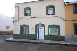 Casa  Calle cura. Casa con salida a dos calles y de esquina en puebla de obando