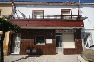 Casa a Pueblonuevo Del Guadiana. Edificio con local en planta baja piso en 1 planta