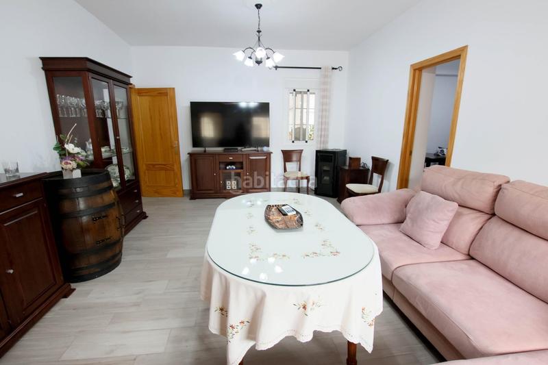 Foto 2da6f709-fc30-4d98-8acc-217be014cacf. Casa amb aparcament a Valdelacalzada