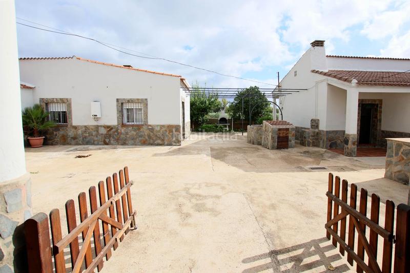 Foto 729bbb33-c1f3-4bb2-af79-3d835646a0a8. House with pool in pedanías de Badajoz Badajoz