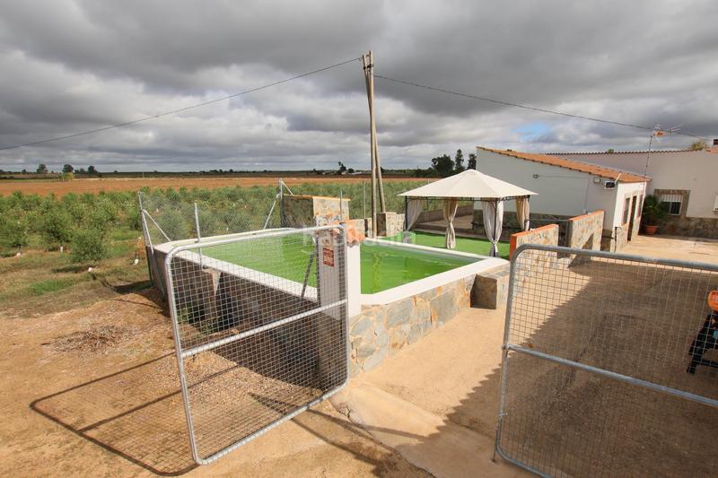 Foto f7ece222-c7d8-414b-85bf-4f2379561ec8. House with pool in pedanías de Badajoz Badajoz