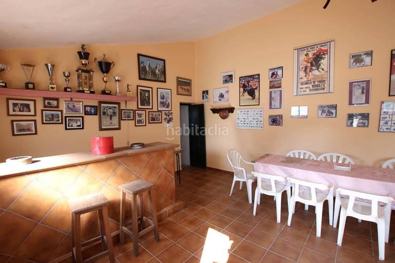 Foto 37df8b87-9c58-4929-987f-d4ddf9355c70. Masia amb aparcament a Valdelacalzada