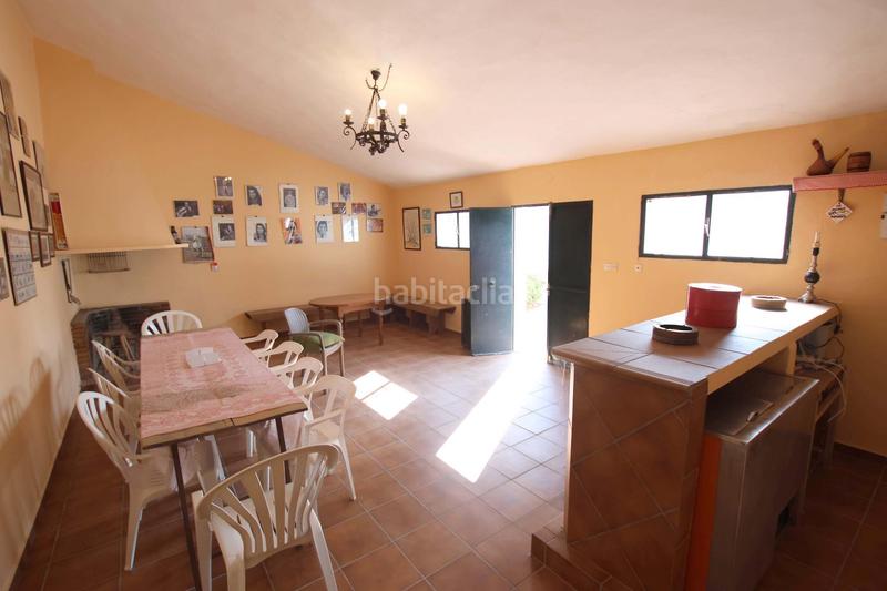 Foto e5b72956-61b2-4189-89f4-441f0b1e9da1. Masia amb aparcament a Valdelacalzada