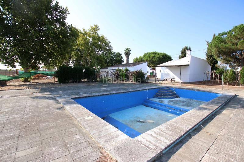 Foto fb56354c-ba69-4e19-970a-e264ed8ef2ab. Masia amb aparcament a Valdelacalzada