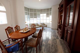 Etagenwohnung  Calle de la oropéndola. Piso en pardaleras a un paso del museo meiac y el centro.