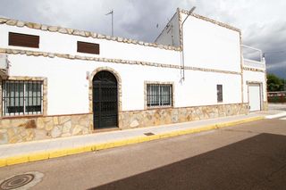 Casa  Calle de la constitución. Fantastica casa de esquina en puebla de la calzada