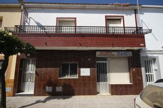 House  Calle pozo del (pueblonuevo). Edificio con local en planta baja piso en 1º planta