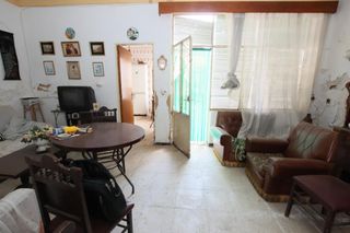Casa  Calle concepcion arenal. Vivienda en concepción arenal, con salida a dos calles.