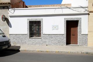 Casa en Montijo. Casa totalmente reformada ,zona virgen de barbao