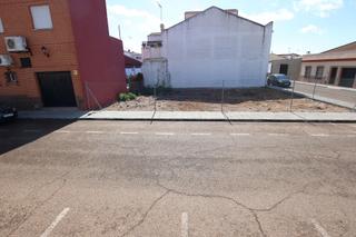 Terreno residencial en Montijo. Solar urbano, de esquina en montijo.