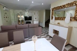 Maison à Montijo. Vivienda de dos plantas, totalmente reformada y equipada para en