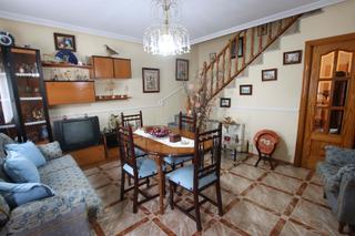 Casa  Calle loma la (pueblonuevo). Vivienda de dos plantas en pueblonuevo del guadiana