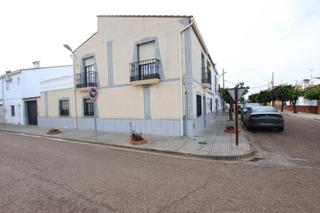 Casa a Pueblonuevo Del Guadiana. Vivienda de dos plantas en pueblonuevo del guadiana