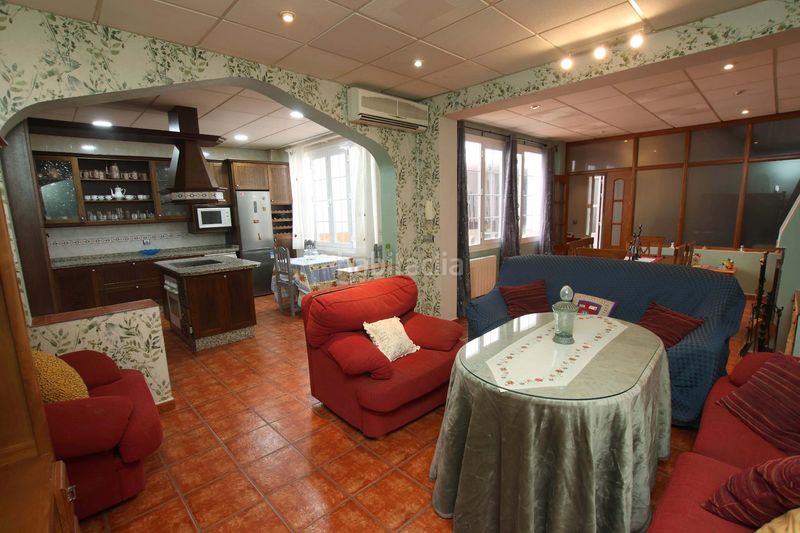 Foto b7f965ad-2574-42ed-8300-74303d14e882. Casa amb aparcament a Montijo