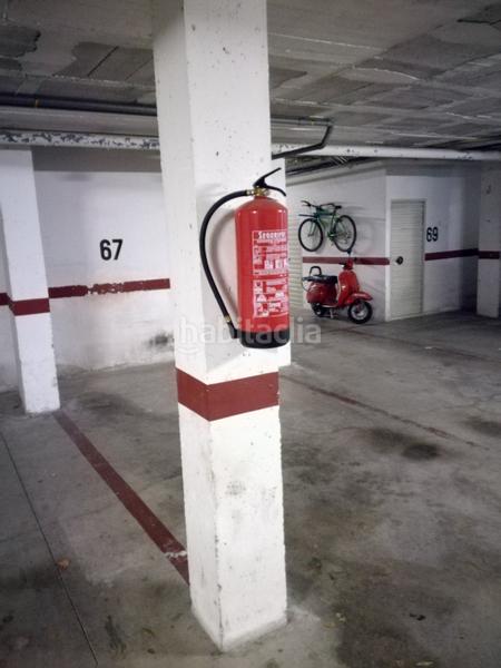 Foto 8cd9f3fa-743d-4ec2-9bfa-b9ccb00a8206. Aparcament cotxe a carrer jocs olímpics barcelona 37 a Girona