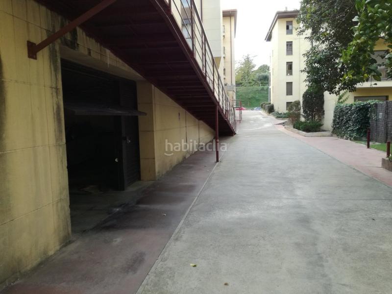 Foto eda9966c-b58d-4715-8b5e-c4b1777b0ca7. Aparcament cotxe a carrer jocs olímpics barcelona 37 a Girona