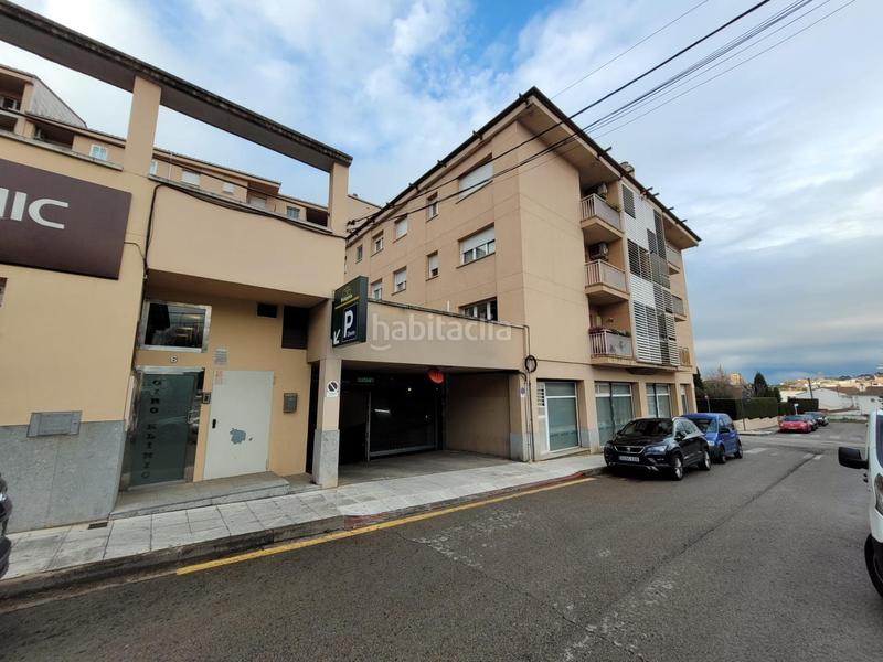 Foto 096f1e8c-62b8-4762-b39b-b72a81bd741f. Alquiler parking coche plaza de aparcamiento en alquiler en Girona