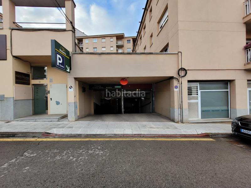 Foto ebf18d4e-42fc-415c-b2d6-754f849a5f3b. Alquiler parking coche plaza de aparcamiento en alquiler en Girona
