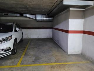 Aparcament cotxe a Montilivi