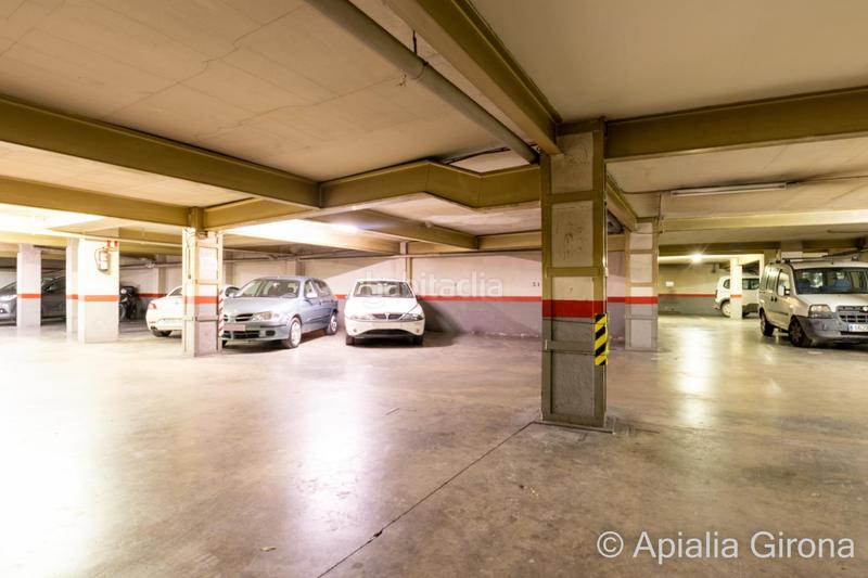 Foto a27613e0-1a92-4899-8b04-745ddf29b287. Aparcament cotxe a Eixample Nord Girona