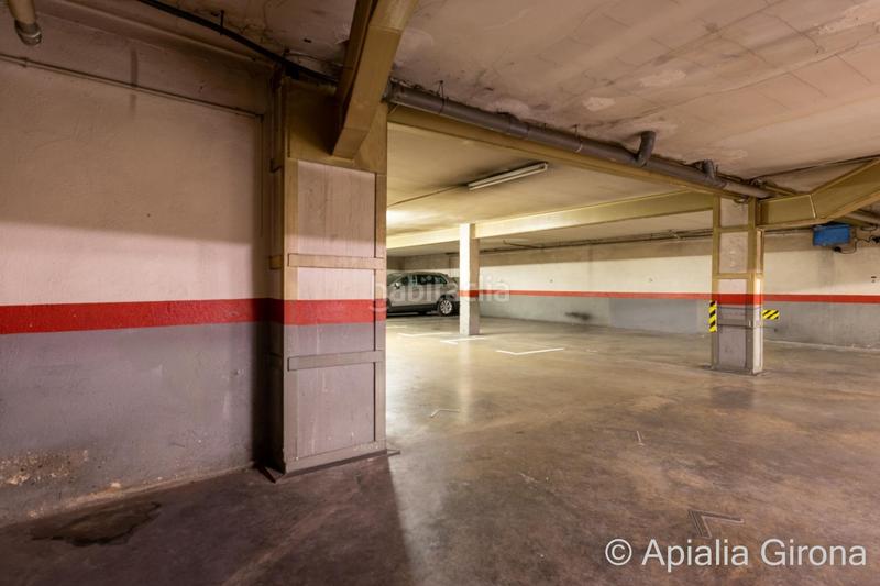 Foto b3cc589c-fc9e-4c01-9966-0834a0987907. Aparcament cotxe a Eixample Nord Girona