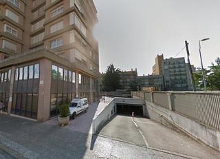 Lloguer Aparcament cotxe a Eixample Sud-Migdia. Párquing amplio en alquiler en el centro