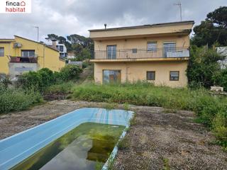 Casa  Rafael alberti. Casa con jardín y piscina en lloret parc