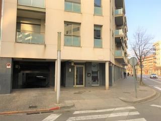 Lloguer Aparcament cotxe  Calle riu fluvià. Plaza de párking grande en alquiler