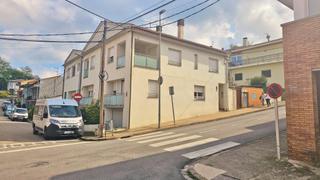 Casa  Calle roure. Casa en esquina en bonavista  olot