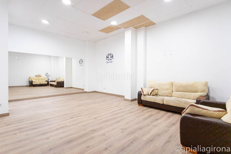 Foto 2e132fab-241f-4181-810d-0f1e855c0ef4. Local comercial a Palau Girona