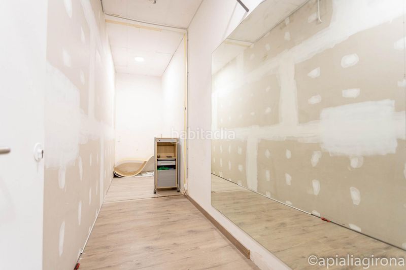 Foto 2ff03af4-ab61-4d1f-9ab0-6182ae66af08. Local comercial a Palau Girona