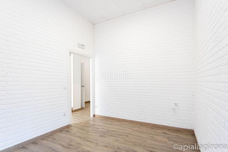 Foto 4cb15364-262e-4e0b-be0a-884392f598f3. Local comercial a Palau Girona