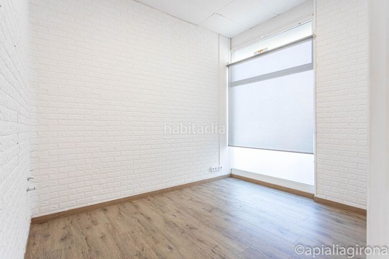 Foto 6773ec55-248a-4435-b2ef-9960448db05c. Local comercial a Palau Girona