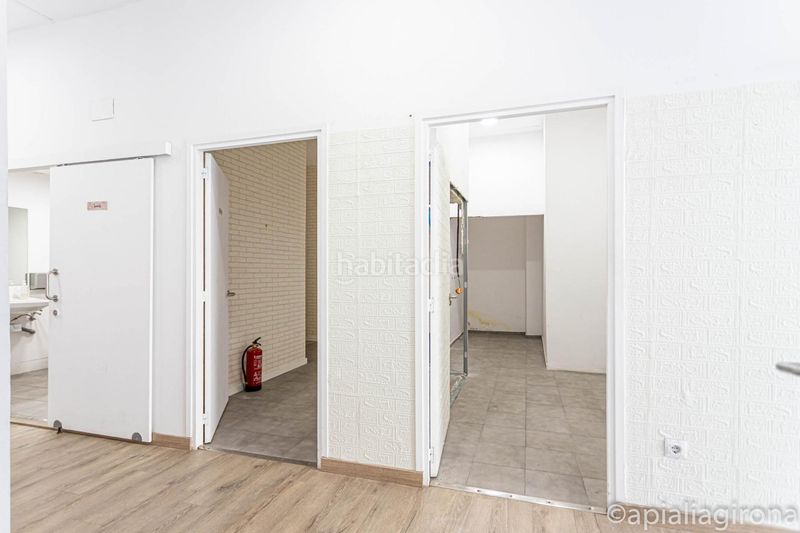 Foto 70c0edb2-4262-4c09-896b-16f3702d5dc4. Local comercial a Palau Girona