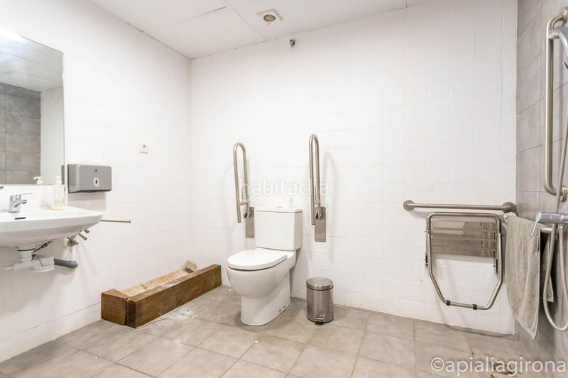 Foto bf69acda-1609-4559-99a2-c8aa0568e56d. Local comercial a Palau Girona