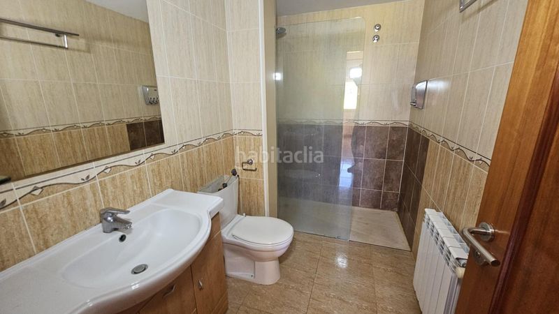 Foto 0b12e6d9-1f8f-477e-beb2-42ec3368957b. Casa adossada amb aparcament piscina a Bescanó