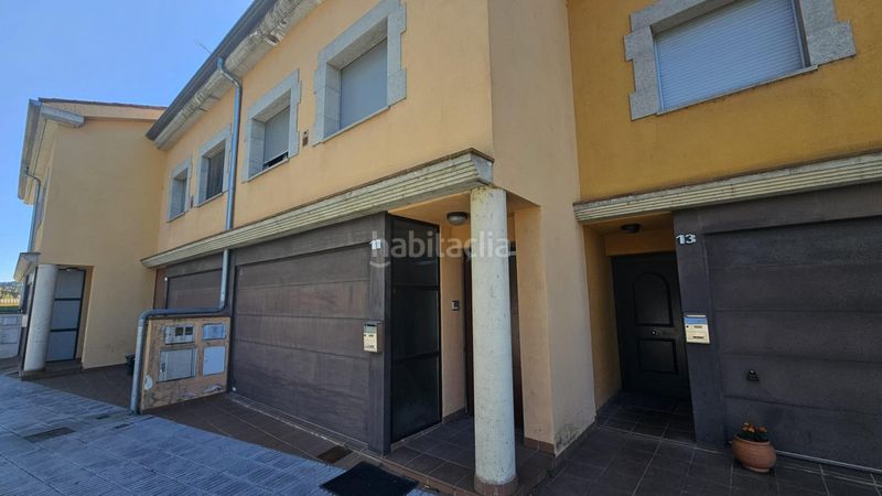 Foto 1b63fda7-9c0e-428b-a142-c928e2b20878. Casa adossada amb aparcament piscina a Bescanó